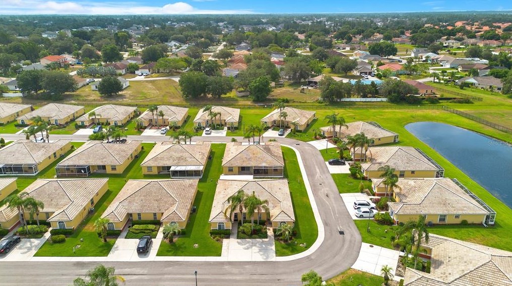 2212 Mystic Ring Loop, Kissimmee FL  34759-5398 exterior