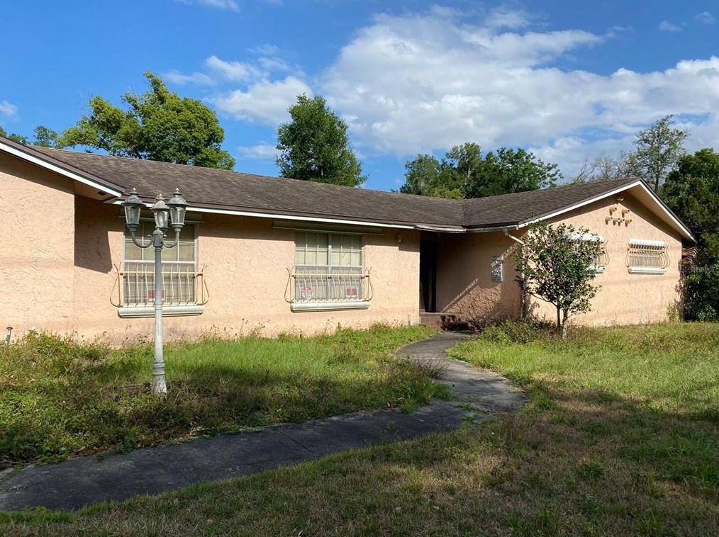 1075 Seminole Ave, Altamonte Springs, FL 32701-2052