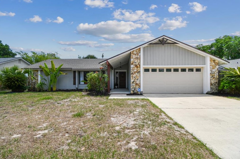 2032 Houndslake Dr, Winter Park, FL 32792