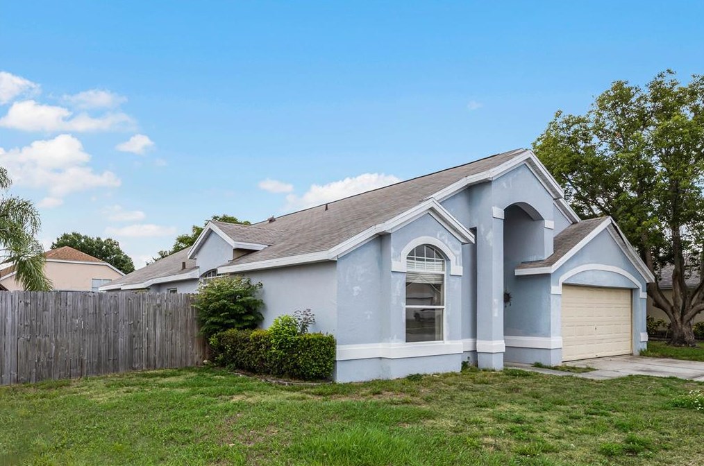 605 Rochester Loop, Davenport, FL 33897-8569