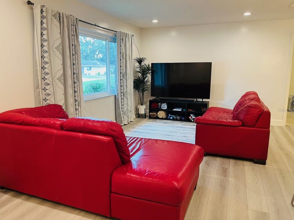 1301 Park Dr, Casselberry FL  32707-3507 exterior