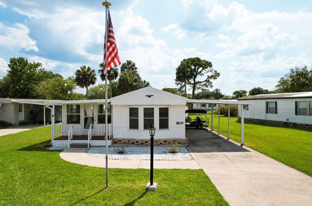 800 Swallow Ln, Osteen, FL 32764-8527