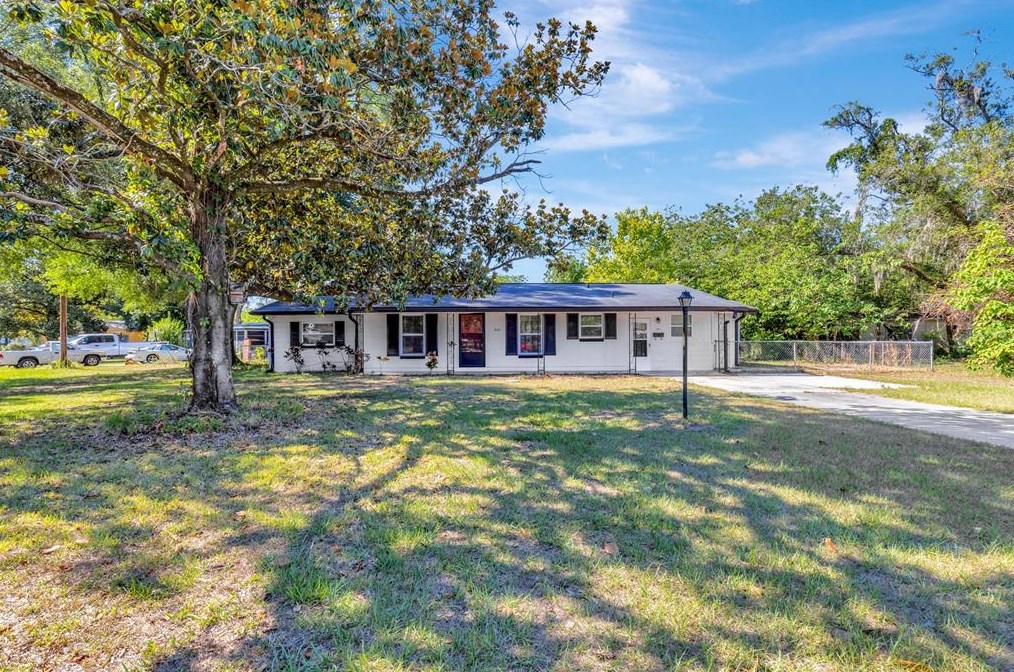 608 Oak Ridge Dr, Brandon, FL 33510-3809
