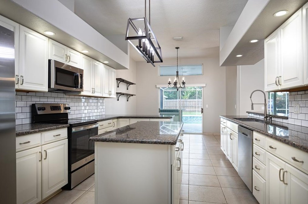 290 Leslie Ln, Lake Mary FL 32746-3845 exterior