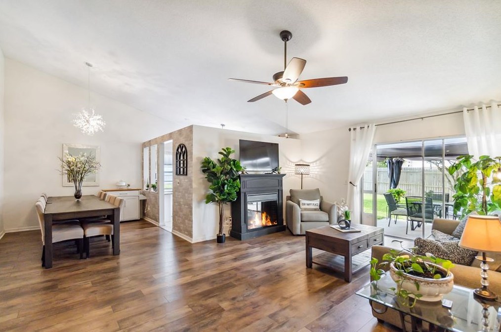 201 Cervidae Dr, Apopka FL  32703-3112 exterior