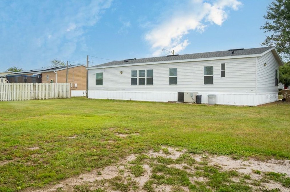 3720 Silver Lake Dr, Kissimmee FL  34744-9469 exterior