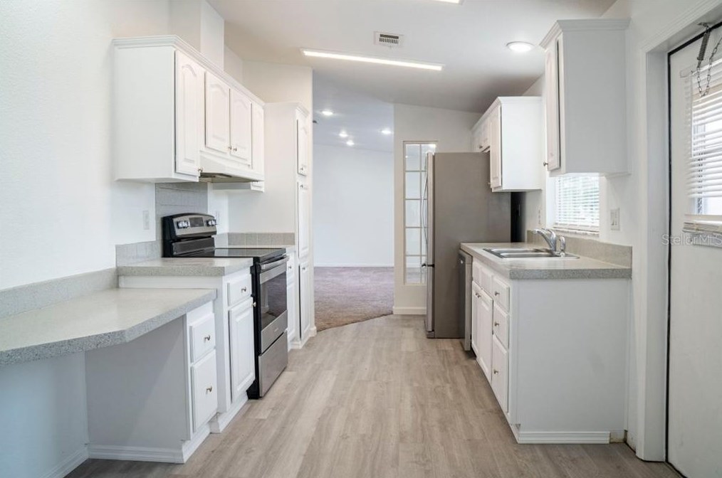3720 Silver Lake Dr, Kissimmee FL  34744-9469 exterior