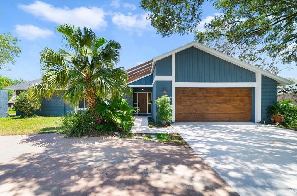 28744 Tammi Dr, Tavares, FL 32778