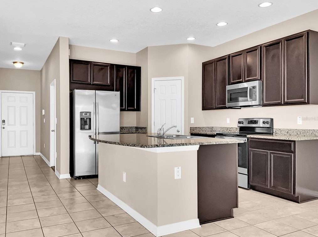 7086 Towne Lake Rd, Riverview FL  33578-8403 exterior