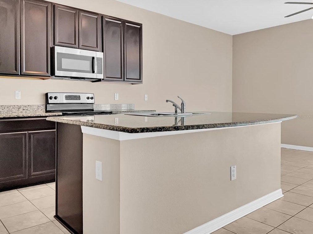 7086 Towne Lake Rd, Riverview, FL 33578