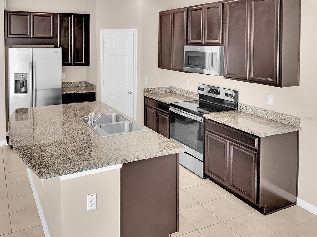 7086 Towne Lake Rd, Riverview FL  33578-8403 exterior