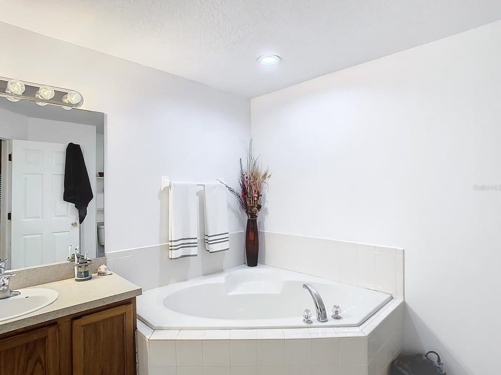 1904 Van Allen Cir, Deltona FL  32738-4372 exterior