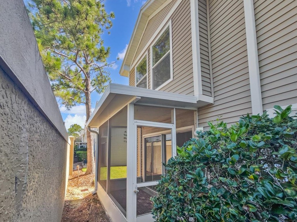 13230 Thoroughbred Loop, Largo FL  33773-1670 exterior