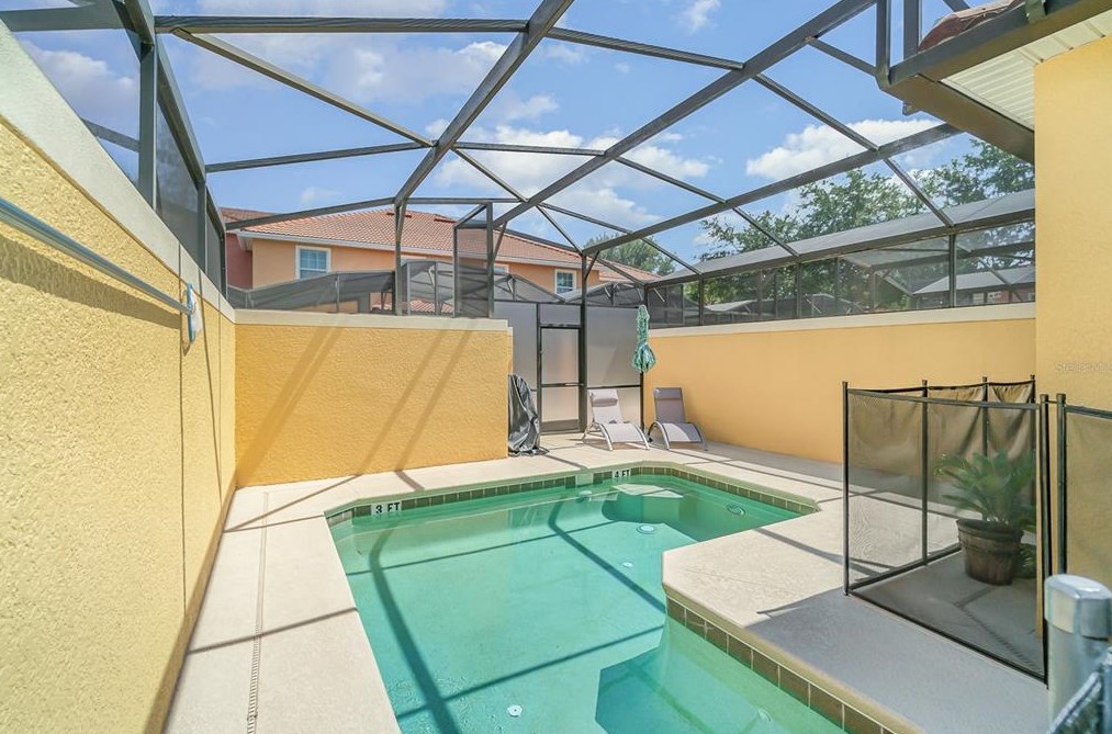 8955 California Palm Rd, Kissimmee FL 34747-1575 exterior