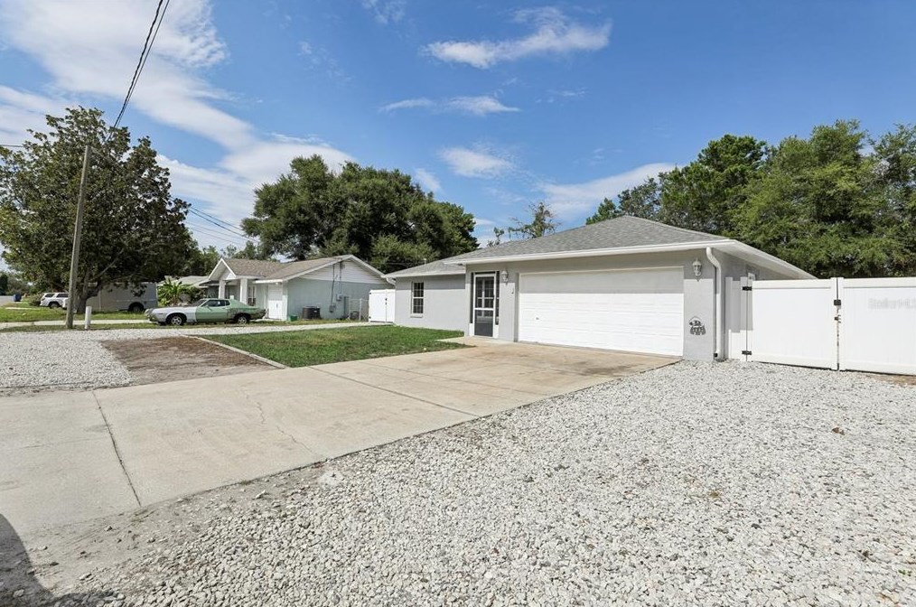 475 Chestnut Ave, Orange City, FL 32763-6827