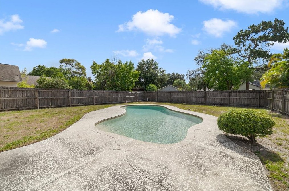 423 Red Coat Ln, Orlando, FL 32825-3333