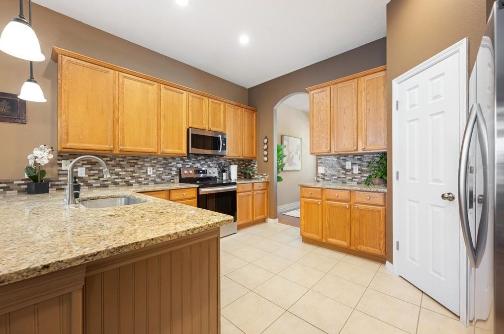 130 Avery Lake Dr, Casselberry FL  32708-5185 exterior