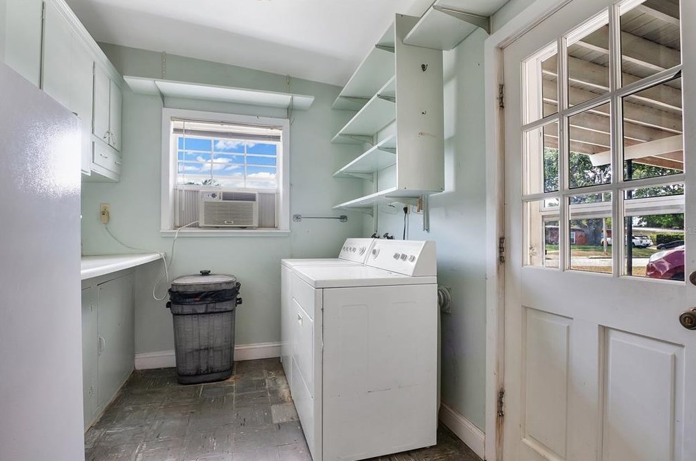 1401 Canberra Ave, Orlando FL  32806-1779 exterior