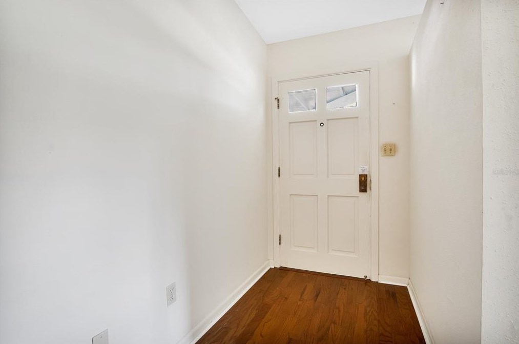 1401 Canberra Ave, Orlando FL  32806-1779 exterior