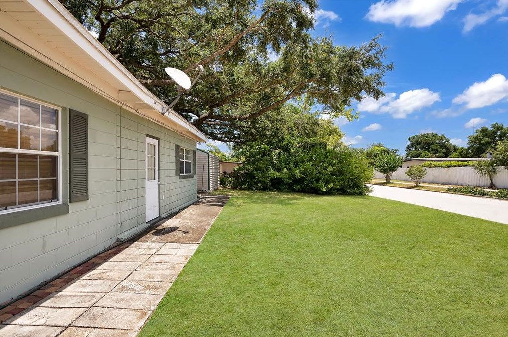 1401 Canberra Ave, Orlando FL  32806-1779 exterior