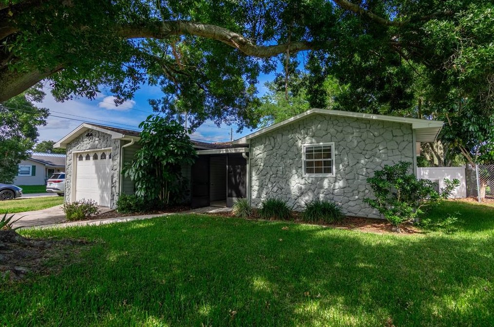 101 Montana Ave, Saint Cloud, FL 34769-2167