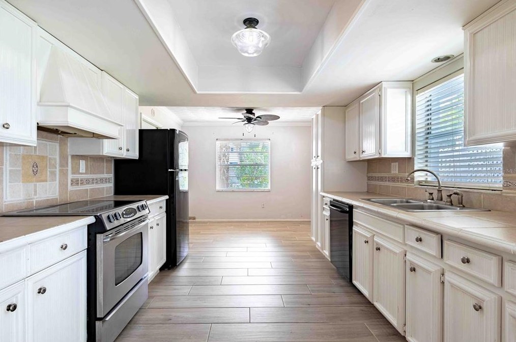 4658 Saxon Dr, New Smyrna FL  32169-4319 exterior