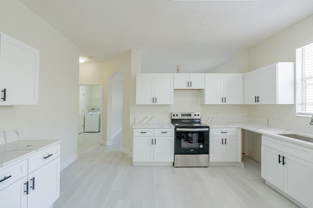3973 Andover Cay Blvd, Orlando, FL 32825-2740