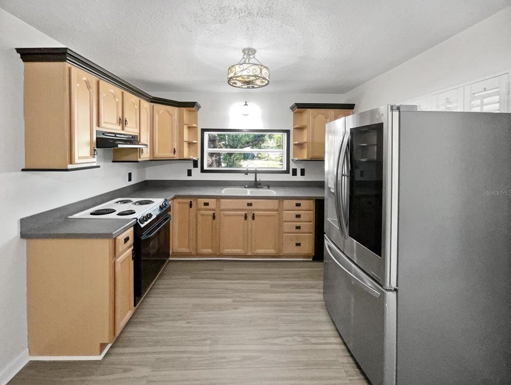 1208 Mississippi St, Plant City, FL 33563-1247