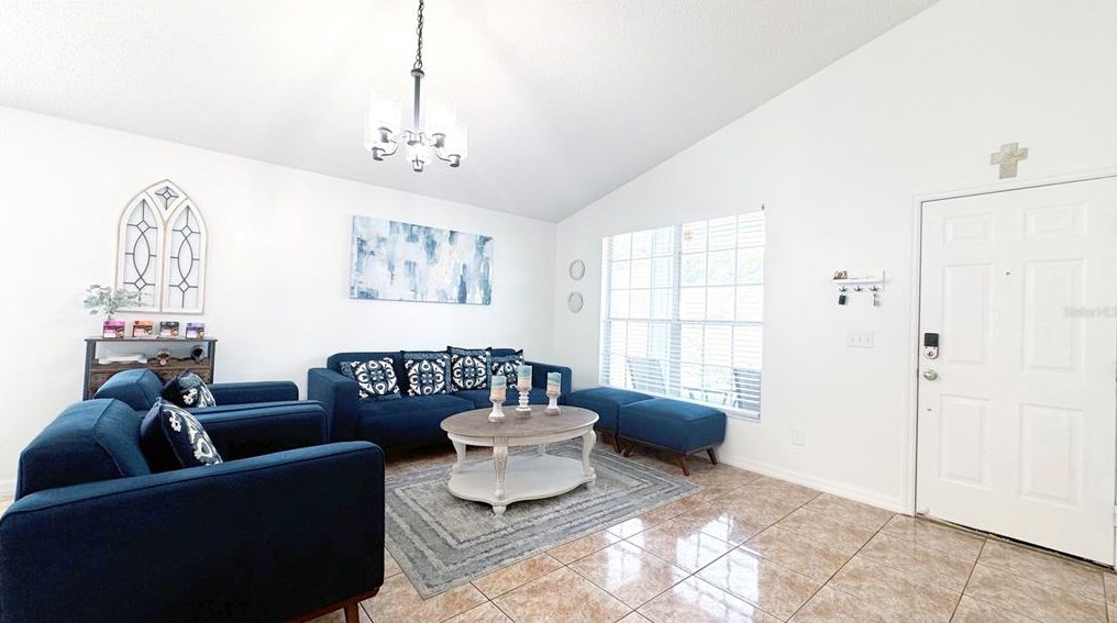 2002 Lauren Rd, Apopka, FL 32703-3662