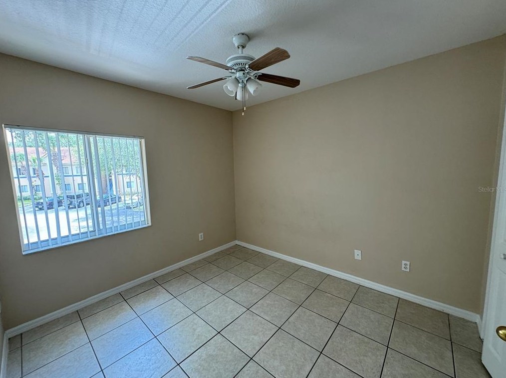 489 Las Cortes Ln, Orlando, FL 32824-9457