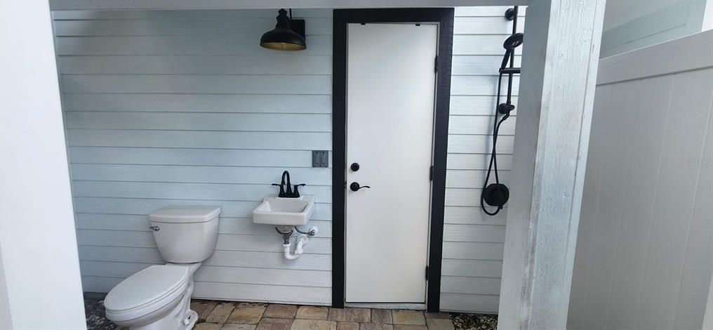 802 Pne Tree Ct, Deland FL  32724-2920 exterior