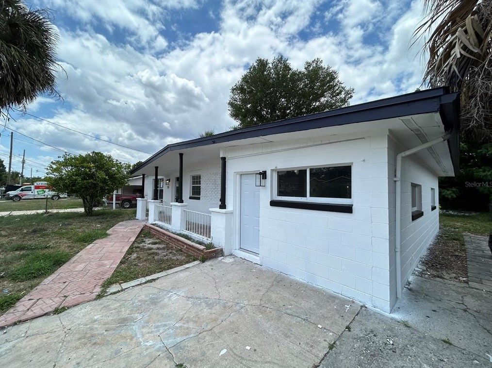 2122 Beecher St, Orlando, FL 32808-5566