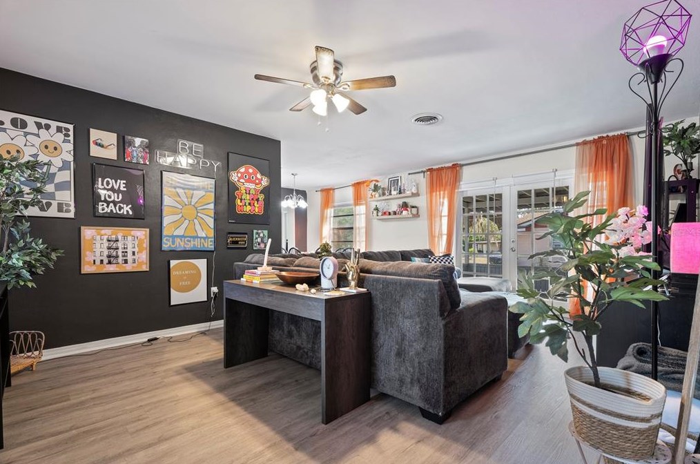 1900 Freeport St, Orlando, FL 32808-5415