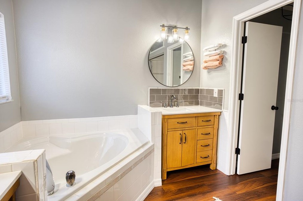 933 Islander Ave, Orlando FL  32825-8130 exterior