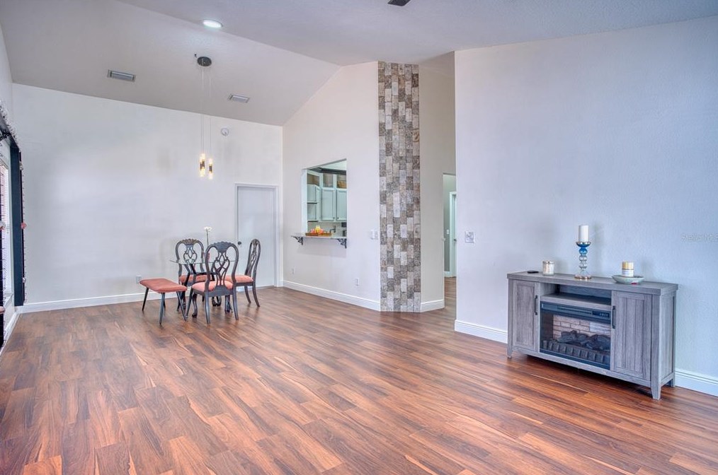 933 Islander Ave, Orlando FL  32825-8130 exterior