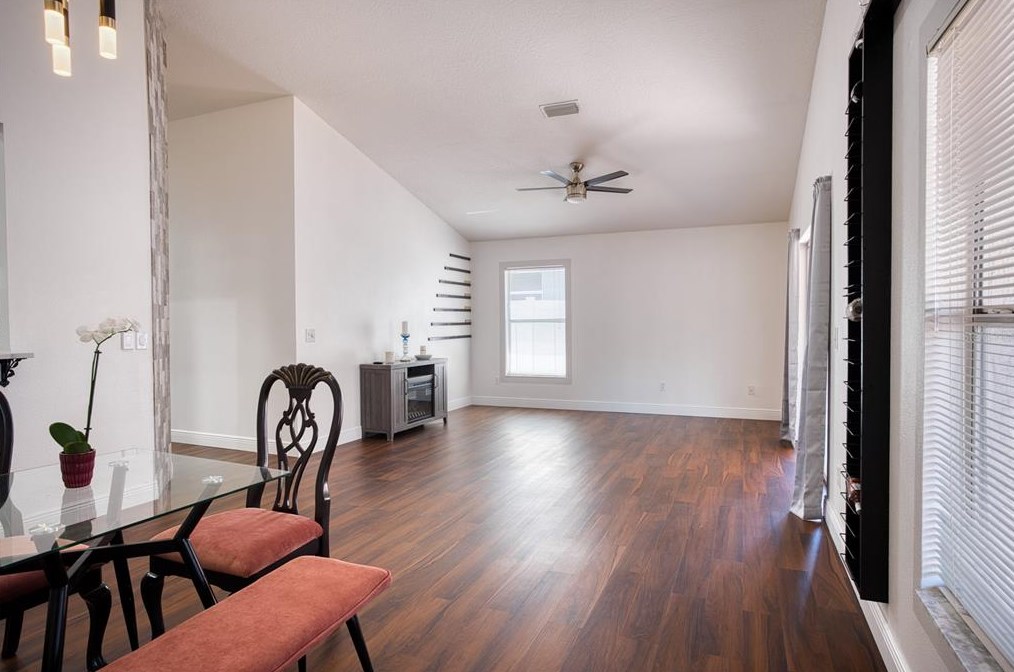 933 Islander Ave, Orlando FL  32825-8130 exterior