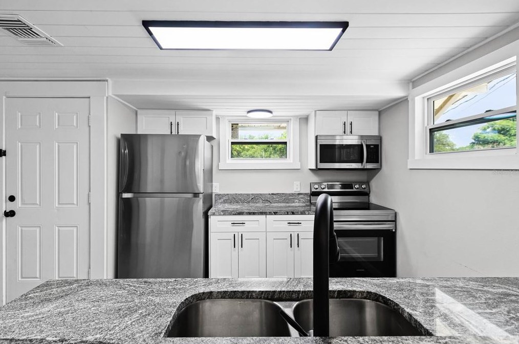 205 3 St, Winter Garden FL  34787-3609 exterior