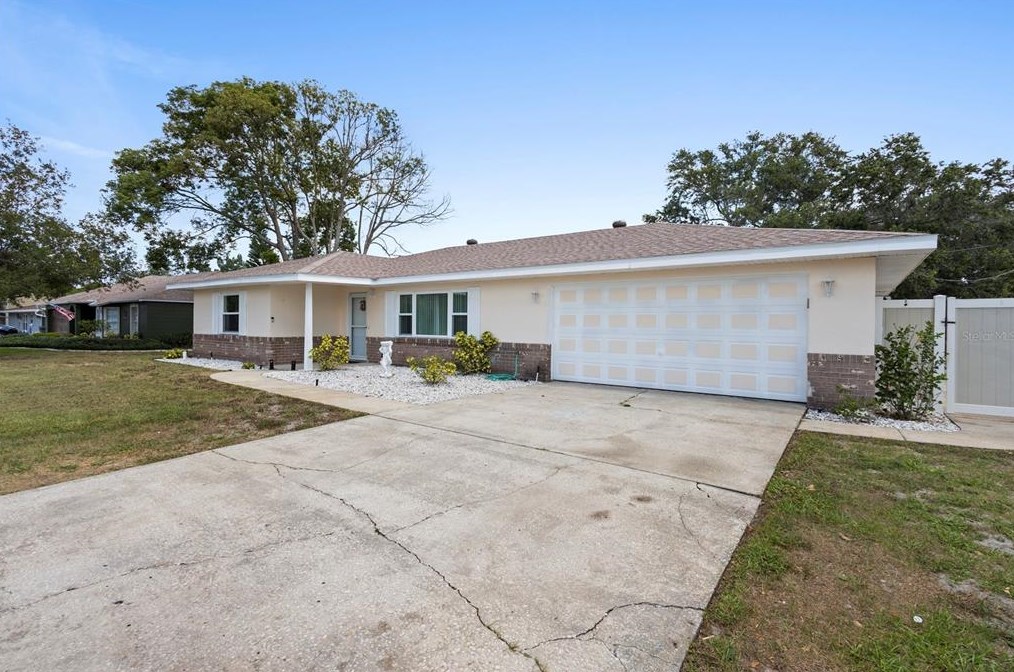 2530 Candlewick St, Deltona, FL 32738-4126
