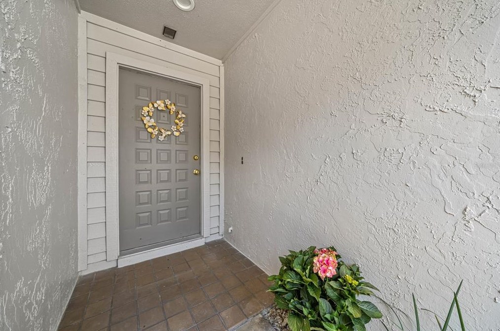 4250 Golf Club Ln, Tampa, FL 33618-2728