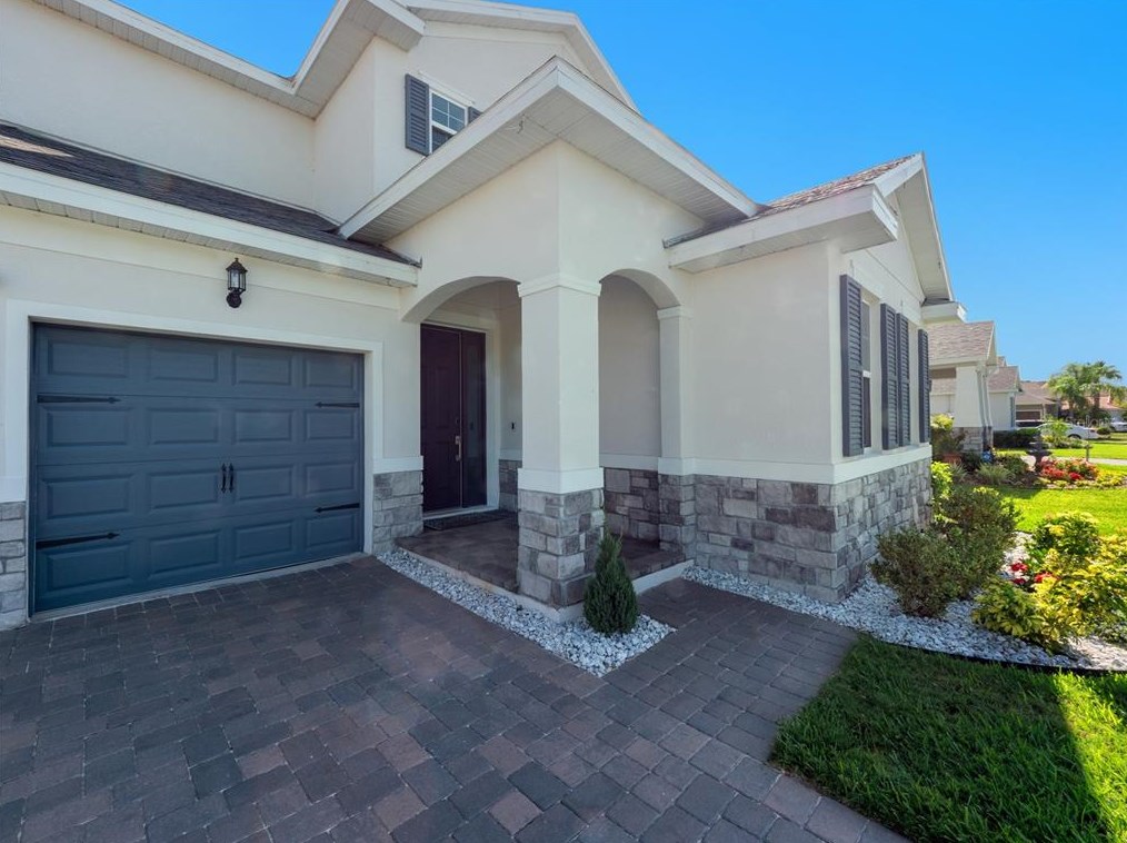 30053 Island Club Dr, Tavares, FL 32778
