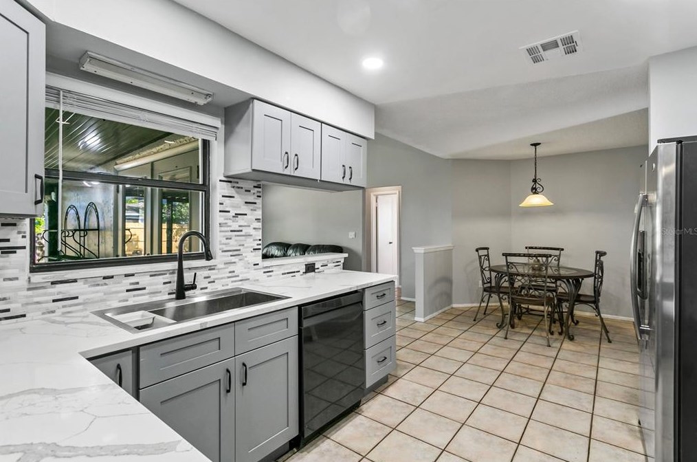 2512 Summer Glen Dr, Orlando, FL 32818-4751
