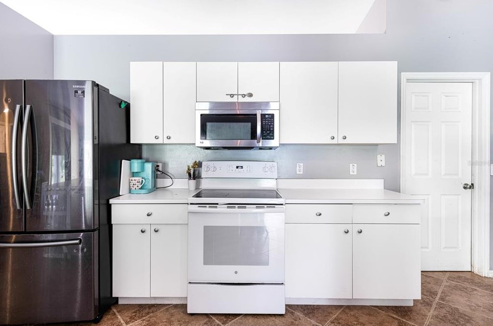 512 Prospect Ave, Lehigh Acres FL 33972-7921 exterior