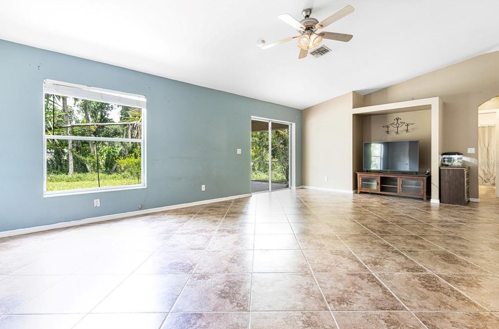 512 Prospect Ave, Lehigh Acres FL 33972-7921 exterior