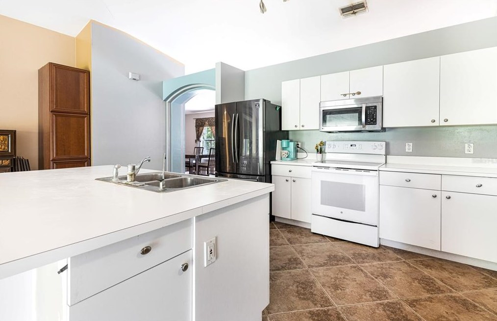 512 Prospect Ave, Lehigh Acres FL 33972-7921 exterior