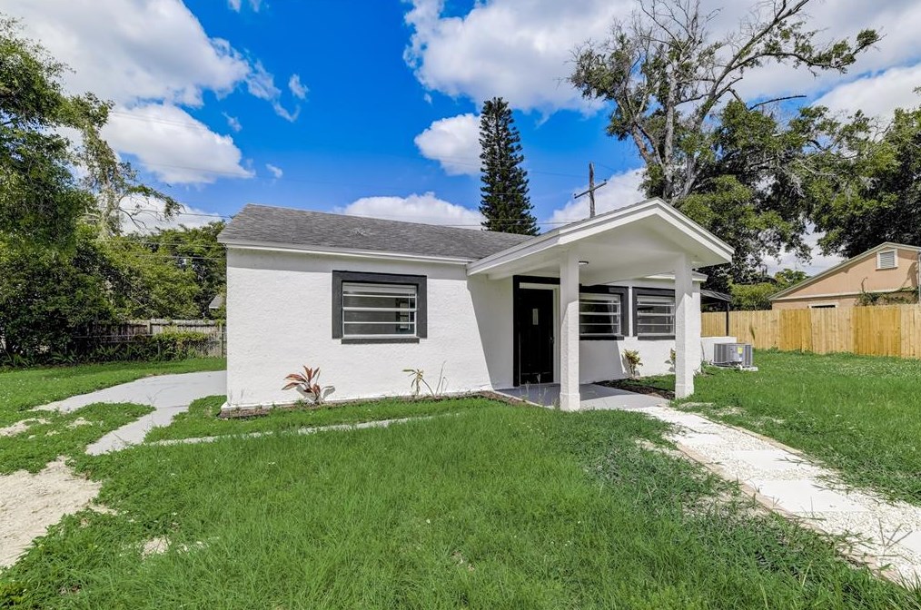 2600 Crystal Lake Dr, Orlando, FL 32806-5002