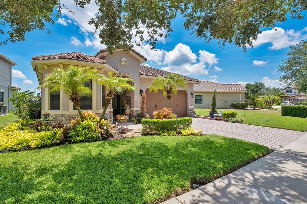 8147 Prestbury Dr, Orlando, FL 32832-6314