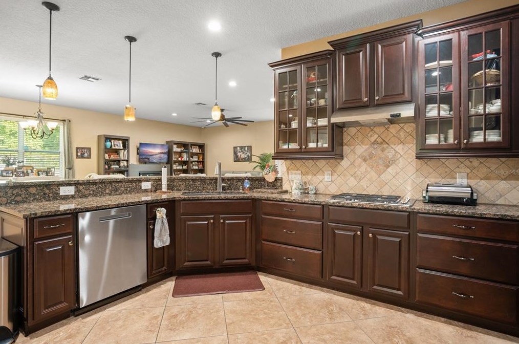 1060 Vinsetta Cir, Winter Garden FL  34787-9625 exterior