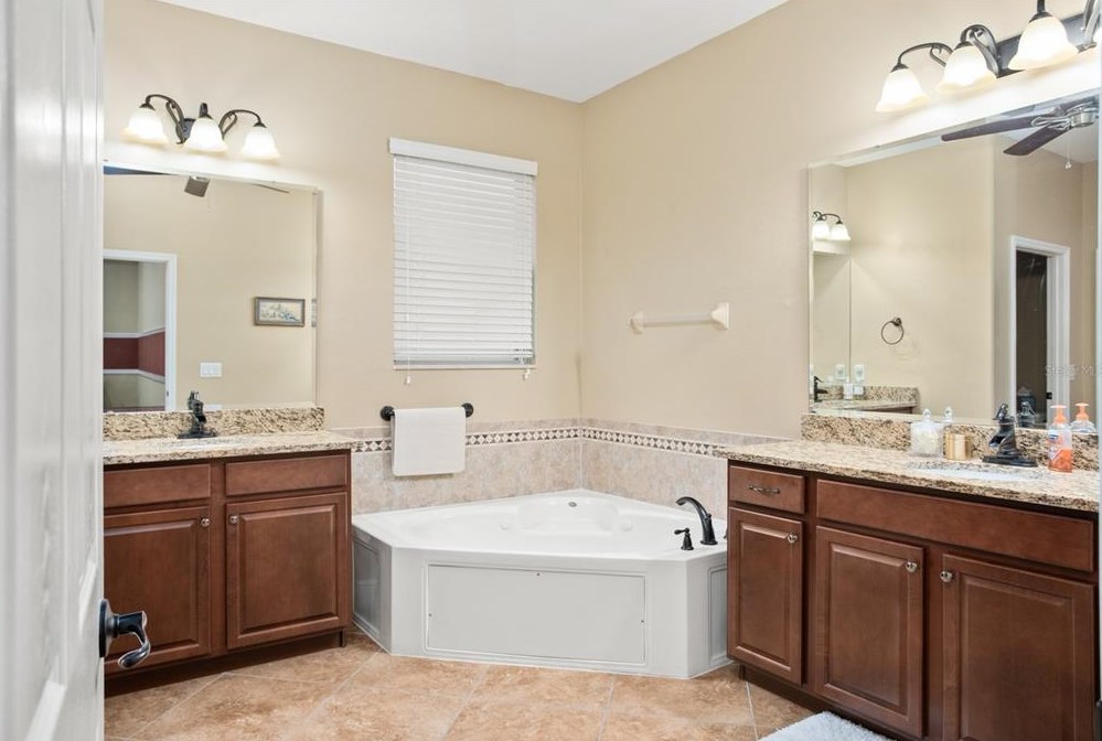 1060 Vinsetta Cir, Winter Garden FL  34787-9625 exterior