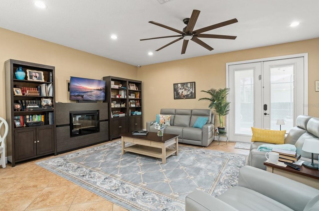 1060 Vinsetta Cir, Winter Garden FL  34787-9625 exterior