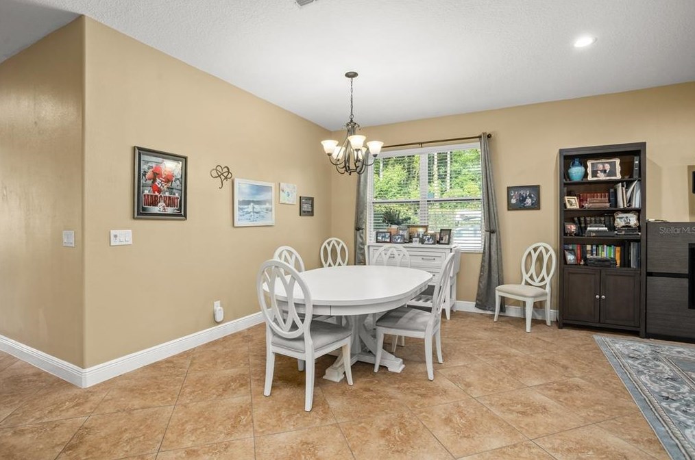 1060 Vinsetta Cir, Winter Garden FL  34787-9625 exterior